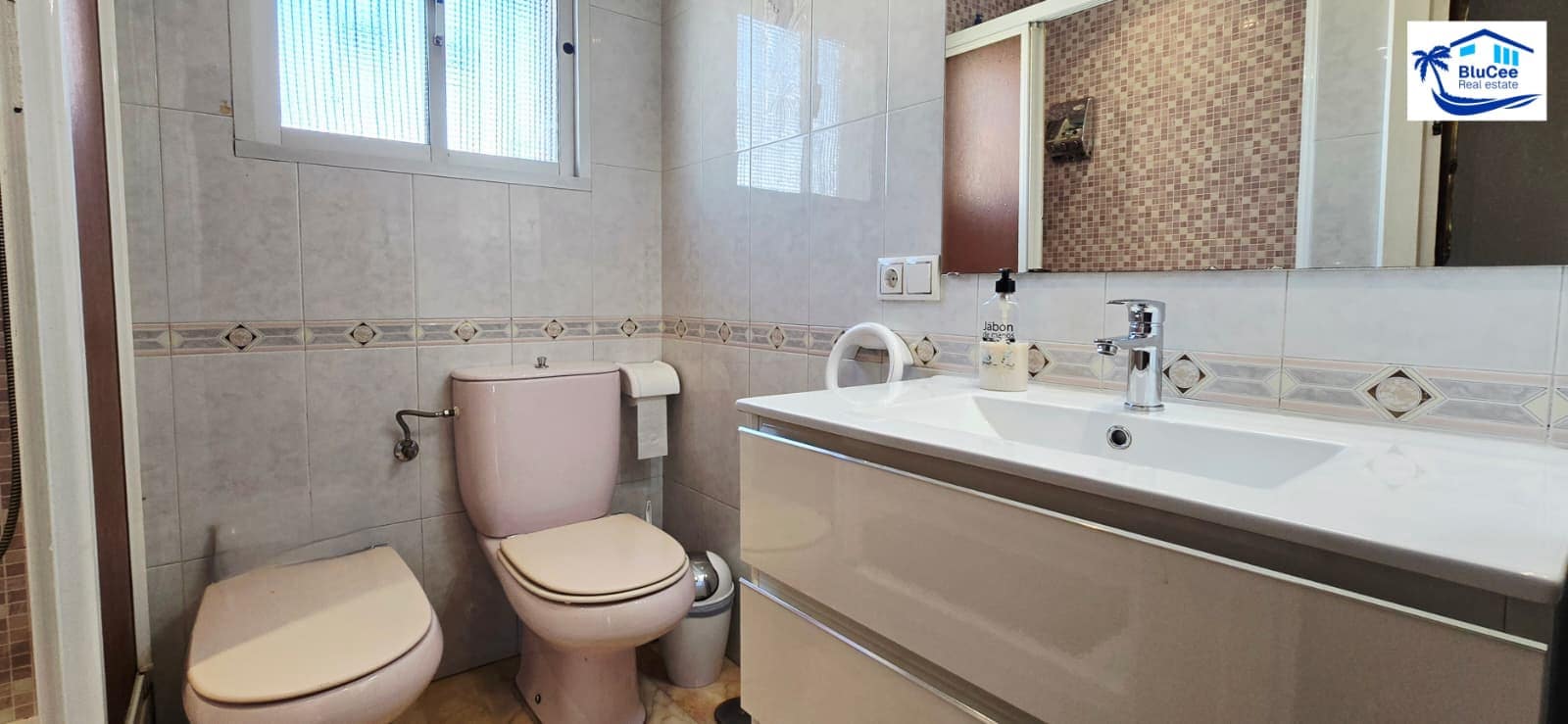 4 makuuhuone Omakotitalo myytävänä paikassa Torre de Benagalbon mukana 
autotalli - 1 300 000 € (Ref: 9247825)