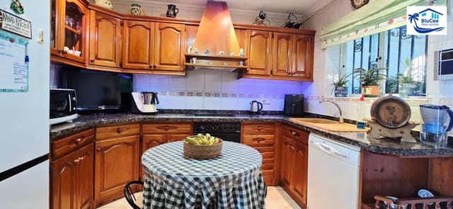 4 makuuhuone Omakotitalo myytävänä paikassa Torre de Benagalbon, Rincón de la Victoria mukana 
autotalli - 1 300 000 € (Ref: 9247825)