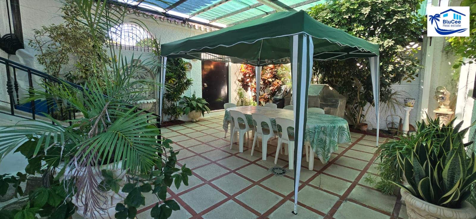 4 makuuhuone Omakotitalo myytävänä paikassa Torre de Benagalbon mukana 
autotalli - 1 300 000 € (Ref: 9247825)