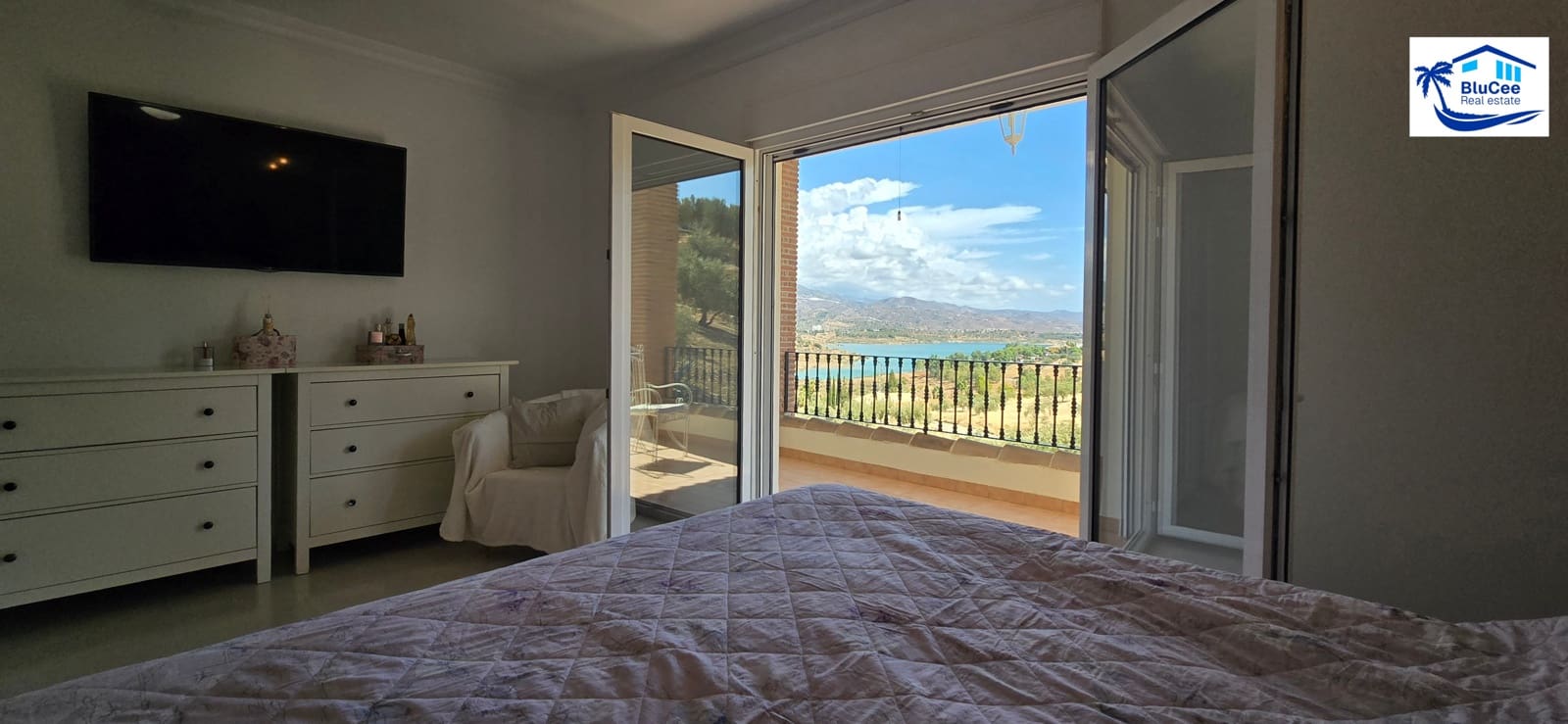 4 soverom Villa til salgs i Vinuela med svømmebasseng garasje - € 795 000 (Ref: 9283543)