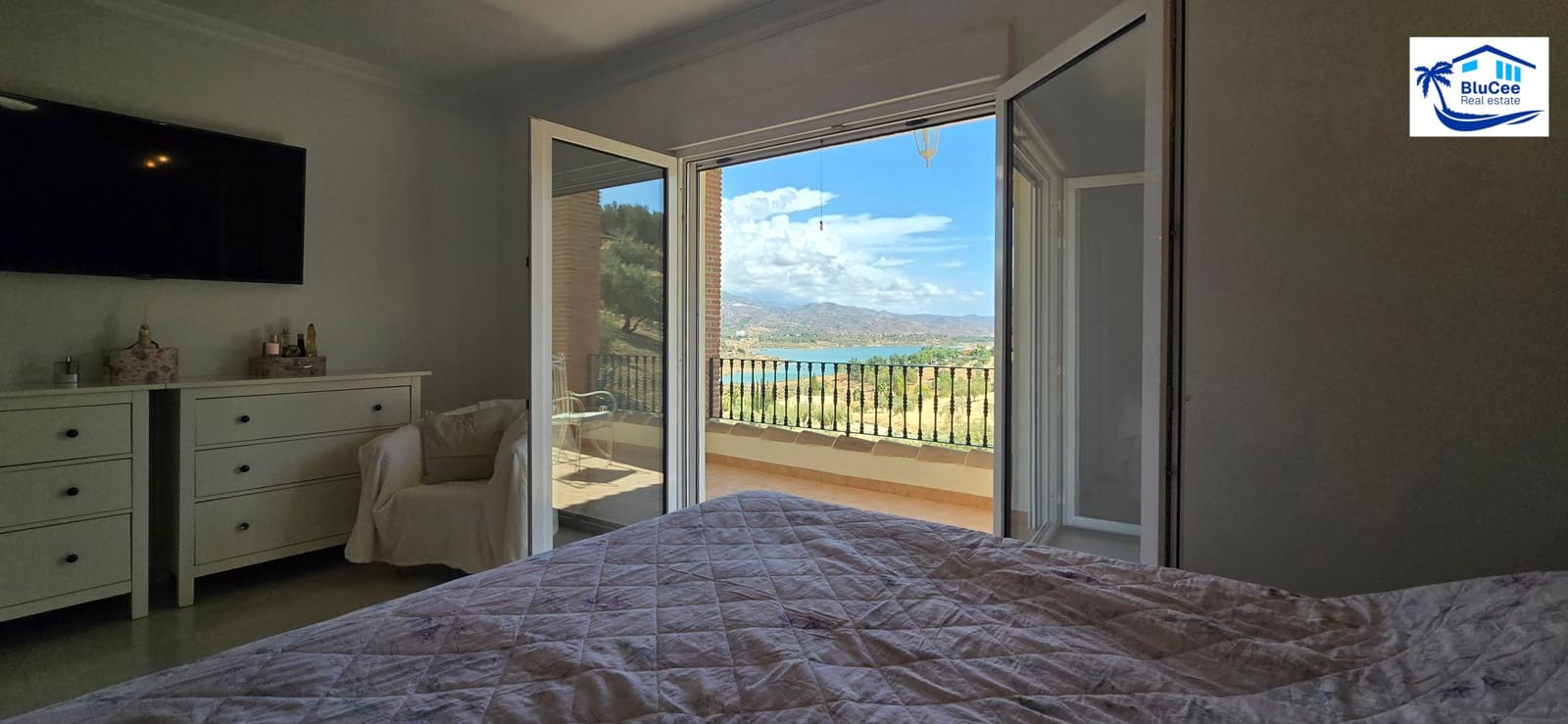 4 soverom Villa til salgs i Vinuela med svømmebasseng garasje - € 795 000 (Ref: 9283543)