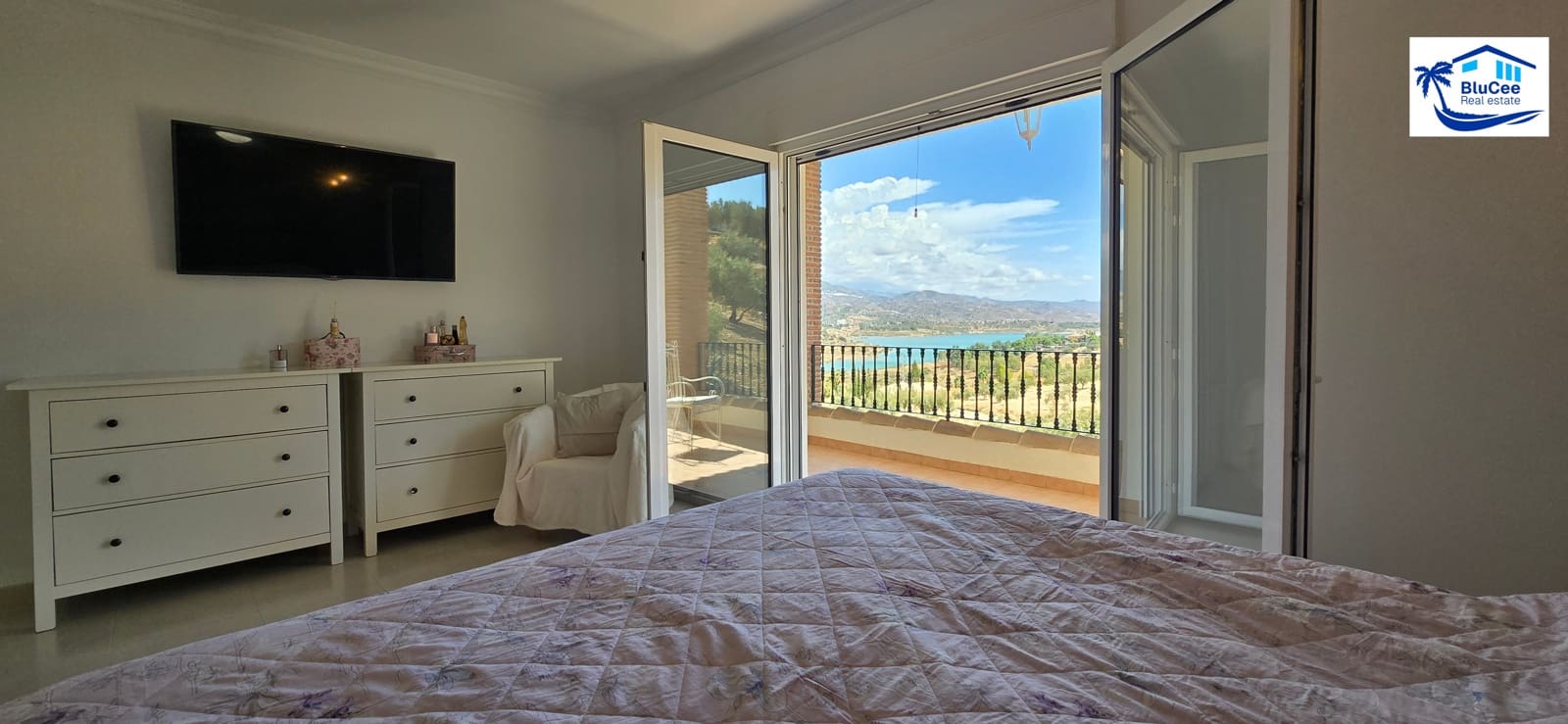 4 soverom Villa til salgs i Vinuela med svømmebasseng garasje - € 795 000 (Ref: 9283543)