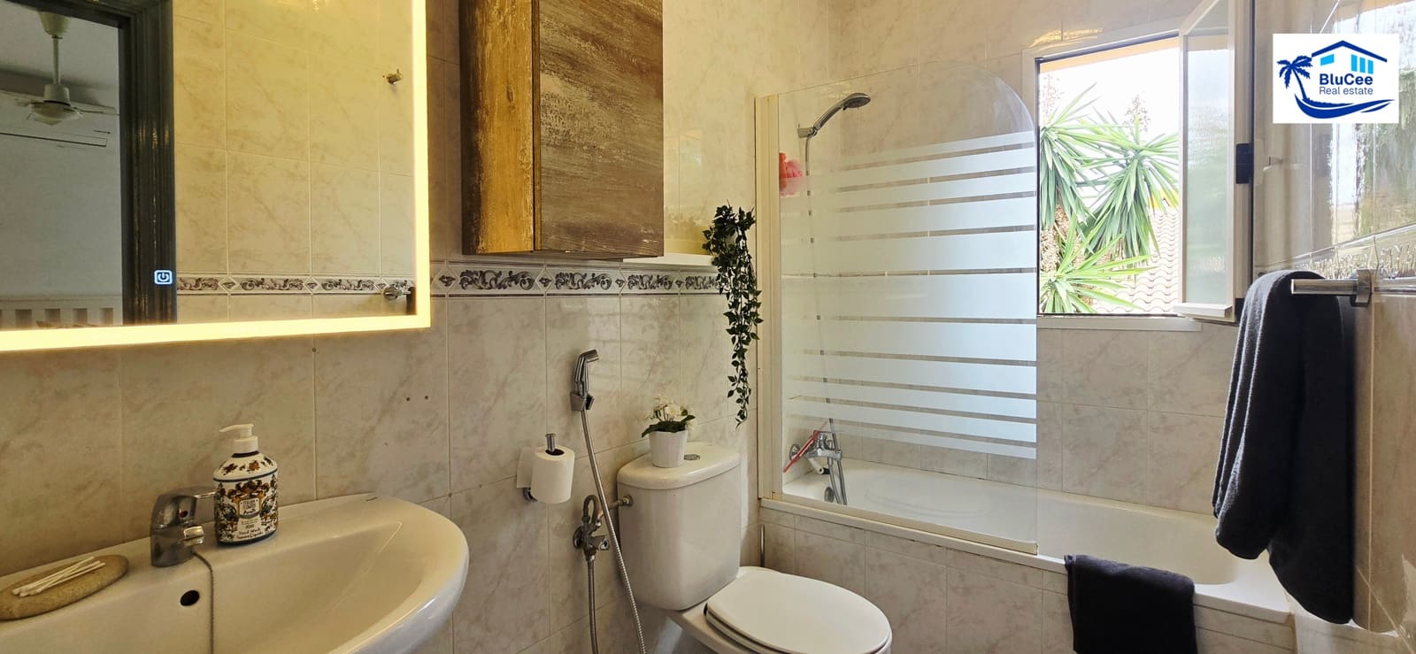 3 soveværelse Villa til salg i Vinuela med swimmingpool garage - € 349.000 (Ref: 9301920)