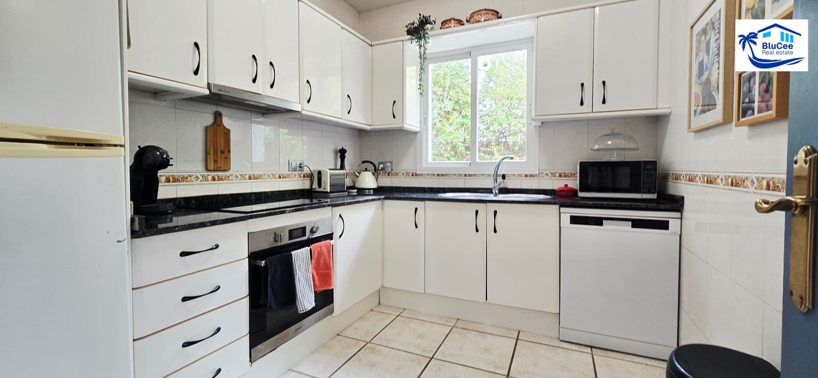 3 soveværelse Villa til salg i Vinuela med swimmingpool garage - € 349.000 (Ref: 9301920)