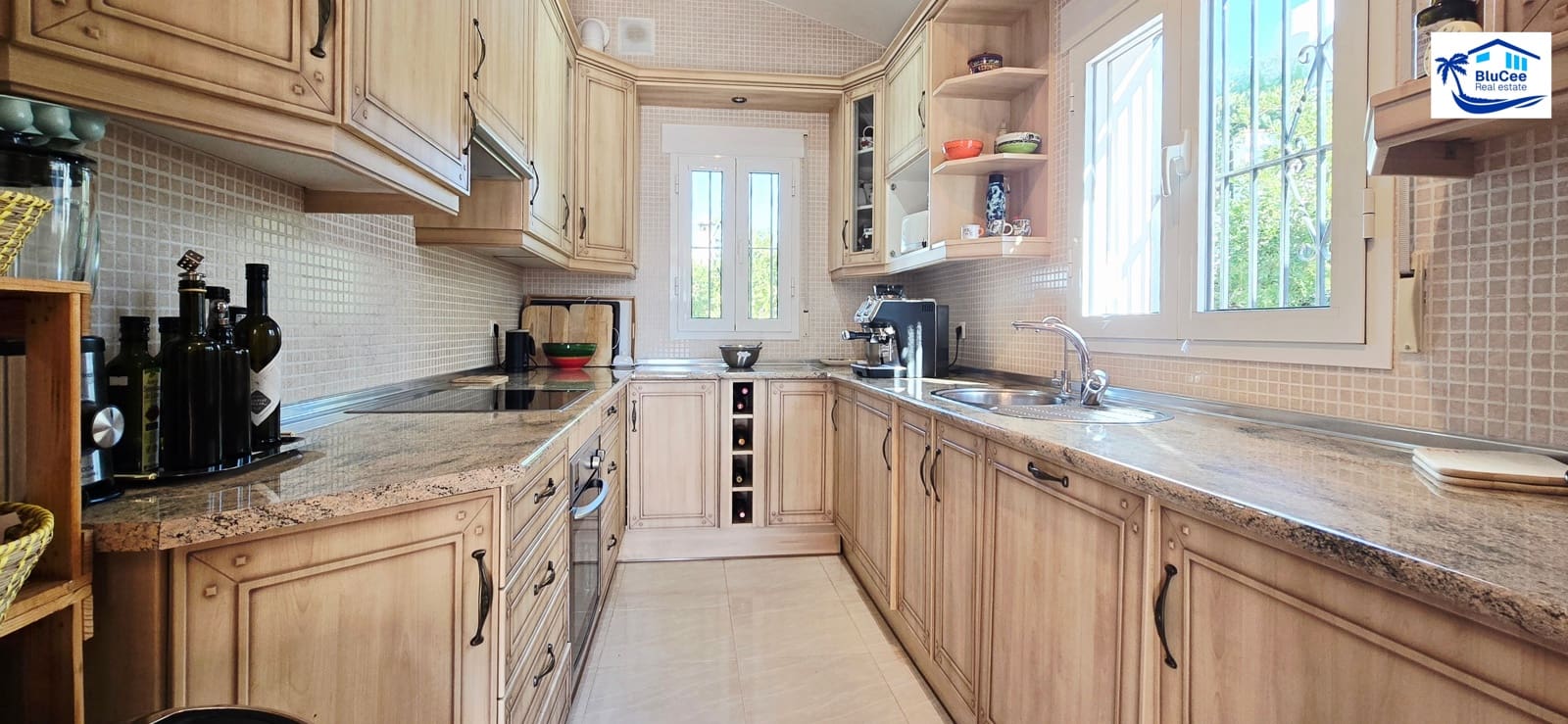 3 soveværelse Villa til salg i Vinuela med swimmingpool garage - € 470.000 (Ref: 9314248)