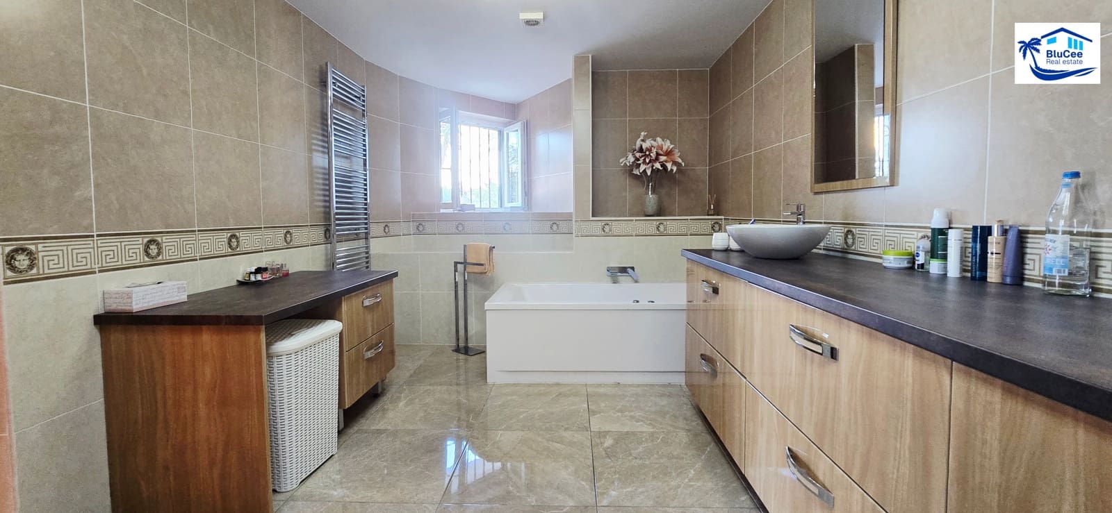 3 soveværelse Villa til salg i Vinuela med swimmingpool garage - € 470.000 (Ref: 9314248)