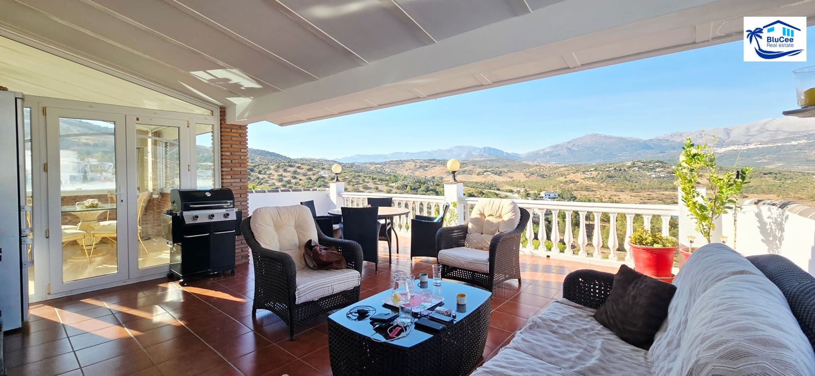 3 soveværelse Villa til salg i Vinuela med swimmingpool garage - € 470.000 (Ref: 9314248)