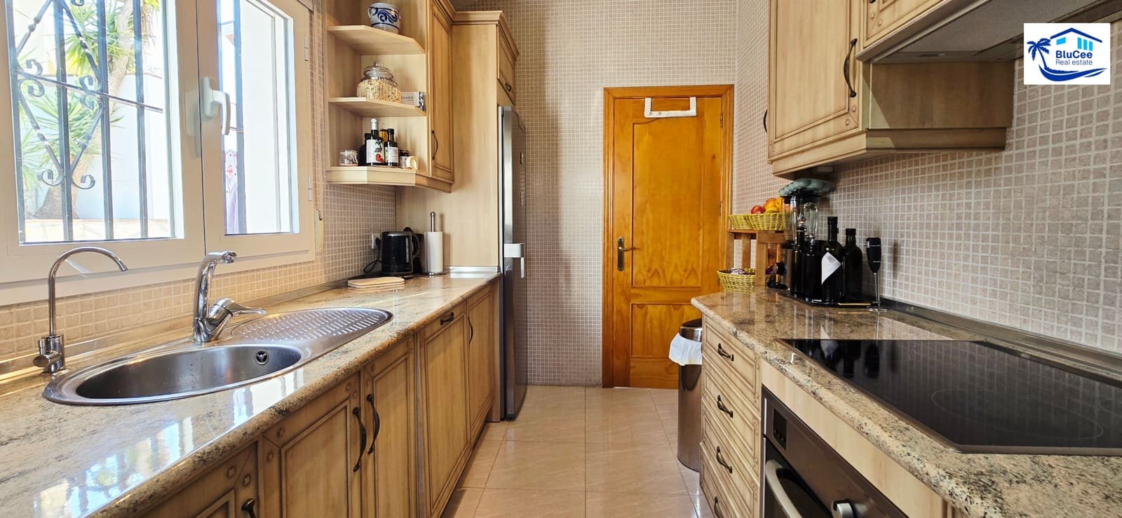 3 soveværelse Villa til salg i Vinuela med swimmingpool garage - € 470.000 (Ref: 9314248)