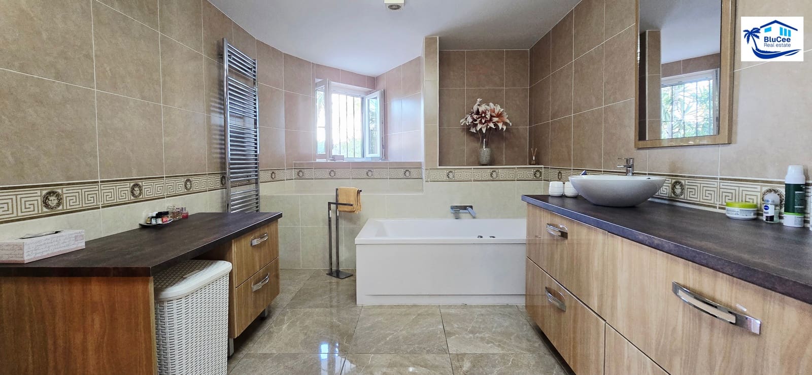 3 soveværelse Villa til salg i Vinuela med swimmingpool garage - € 470.000 (Ref: 9314248)