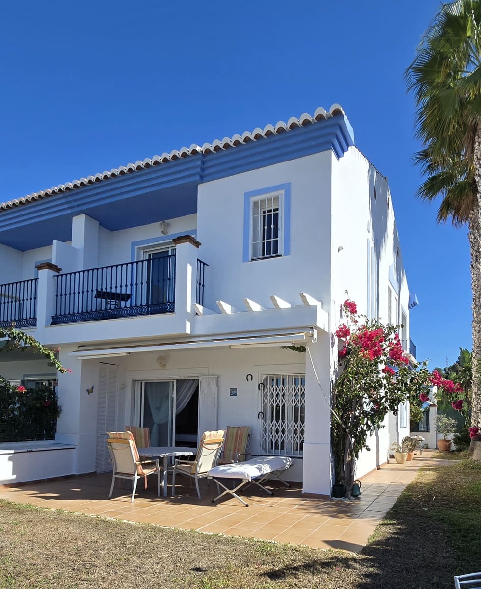 3 soverom Kjedet enebolig til salgs i Mezquitilla med svømmebasseng - € 435 000 (Ref: 9360468)