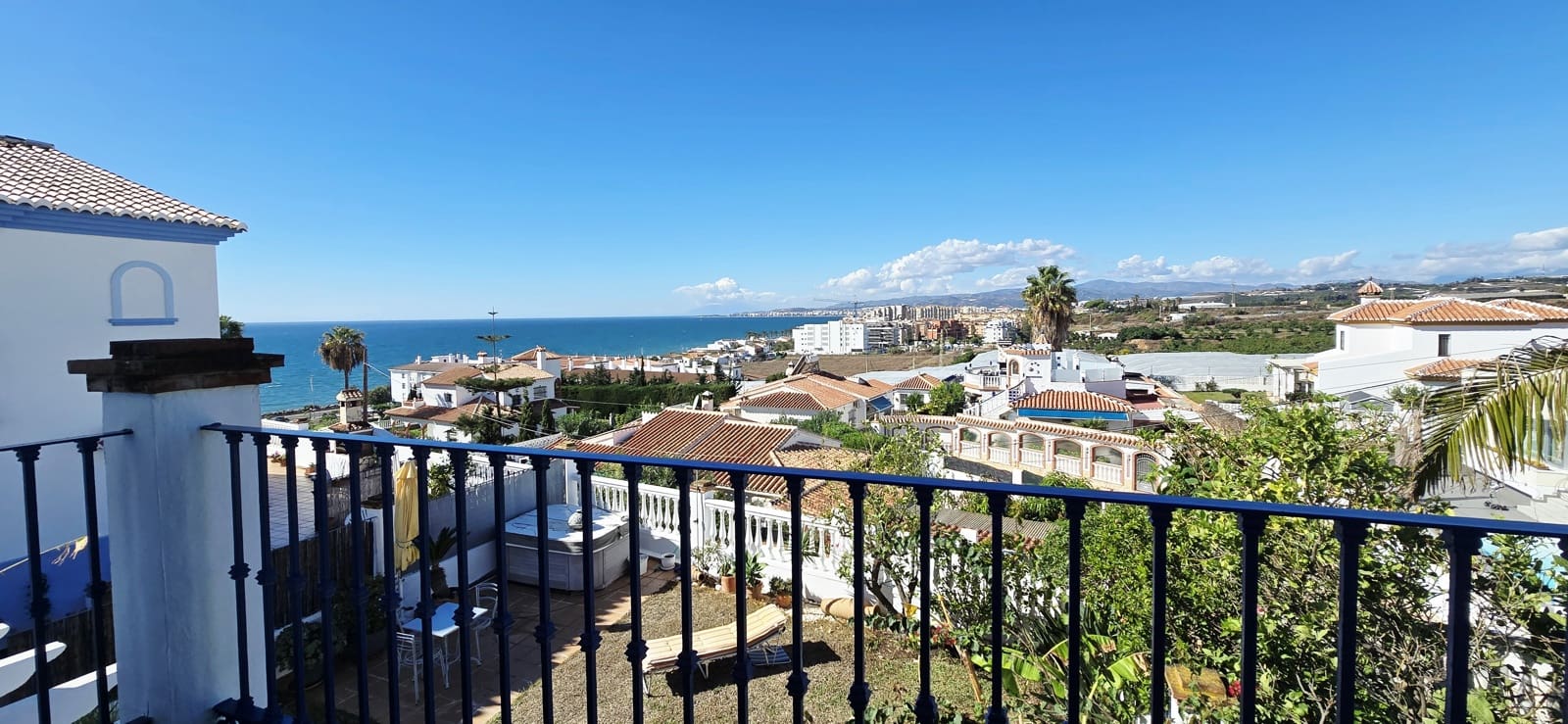 3 soverom Kjedet enebolig til salgs i Mezquitilla med svømmebasseng - € 435 000 (Ref: 9360468)