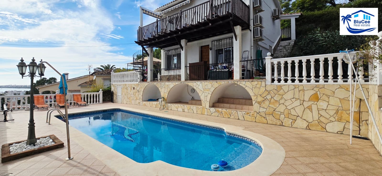 3 makuuhuone Huvila myytävänä paikassa Caleta de Velez mukana uima-altaan - 475 000 € (Ref: 9374295)