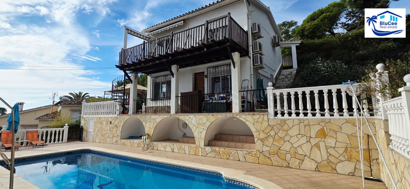 3 makuuhuone Huvila myytävänä paikassa Caleta de Velez mukana uima-altaan - 475 000 € (Ref: 9374295)