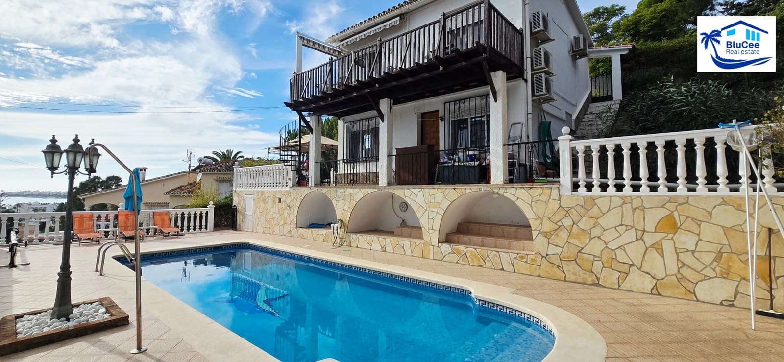 3 makuuhuone Huvila myytävänä paikassa Caleta de Velez mukana uima-altaan - 475 000 € (Ref: 9374295)