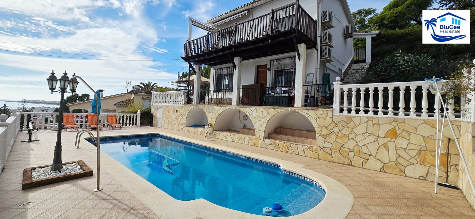 3 makuuhuone Huvila myytävänä paikassa Caleta de Velez mukana uima-altaan - 475 000 € (Ref: 9374295)