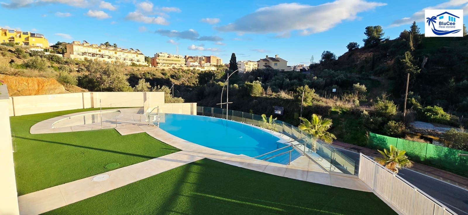 2 bedroom Apartment for sale in Rincon de la Victoria with pool garage - € 325,000 (Ref: 9473290)