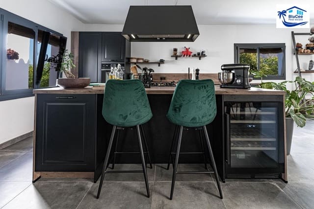 3 sypialnia Finka/Dom wiejski na sprzedaż w Vélez-Málaga z garażem - 1 150 000 € (Ref: 9541876)