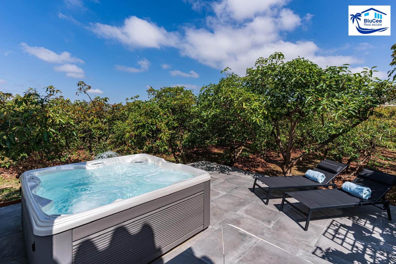 3 sypialnia Finka/Dom wiejski na sprzedaż w Velez-Malaga z garażem - 1 150 000 € (Ref: 9541876)