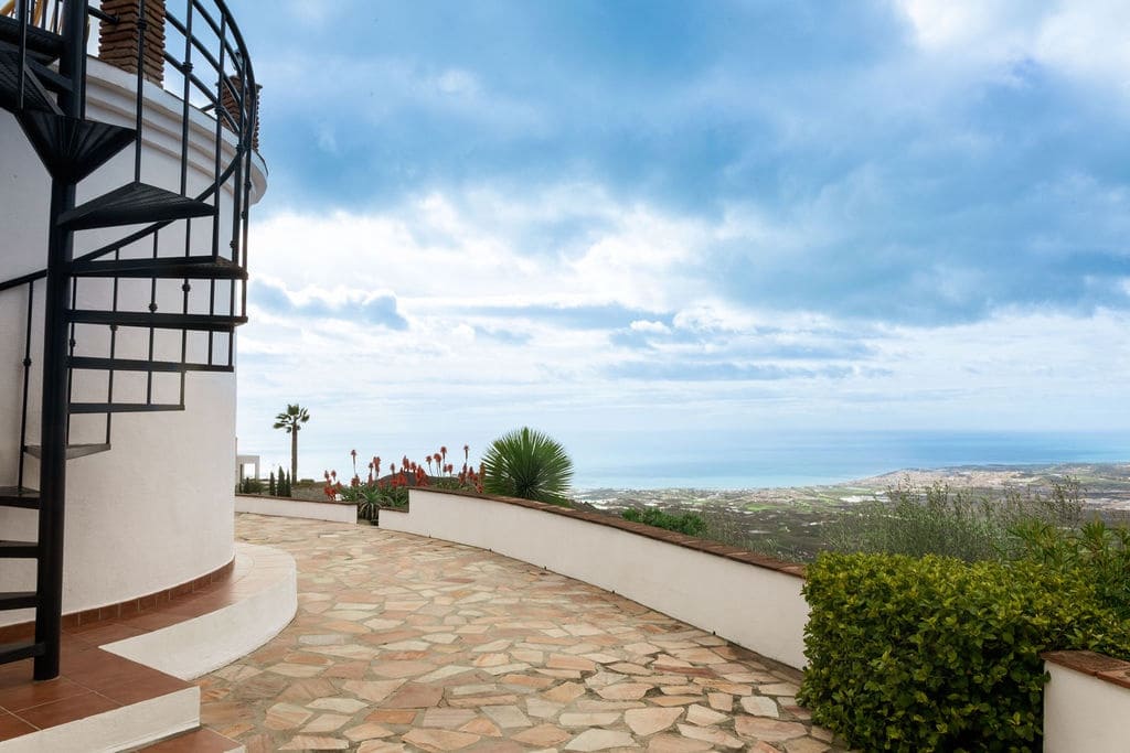 4 soverom Villa til salgs i Velez-Malaga med svømmebasseng garasje - € 725 000 (Ref: 9614299)