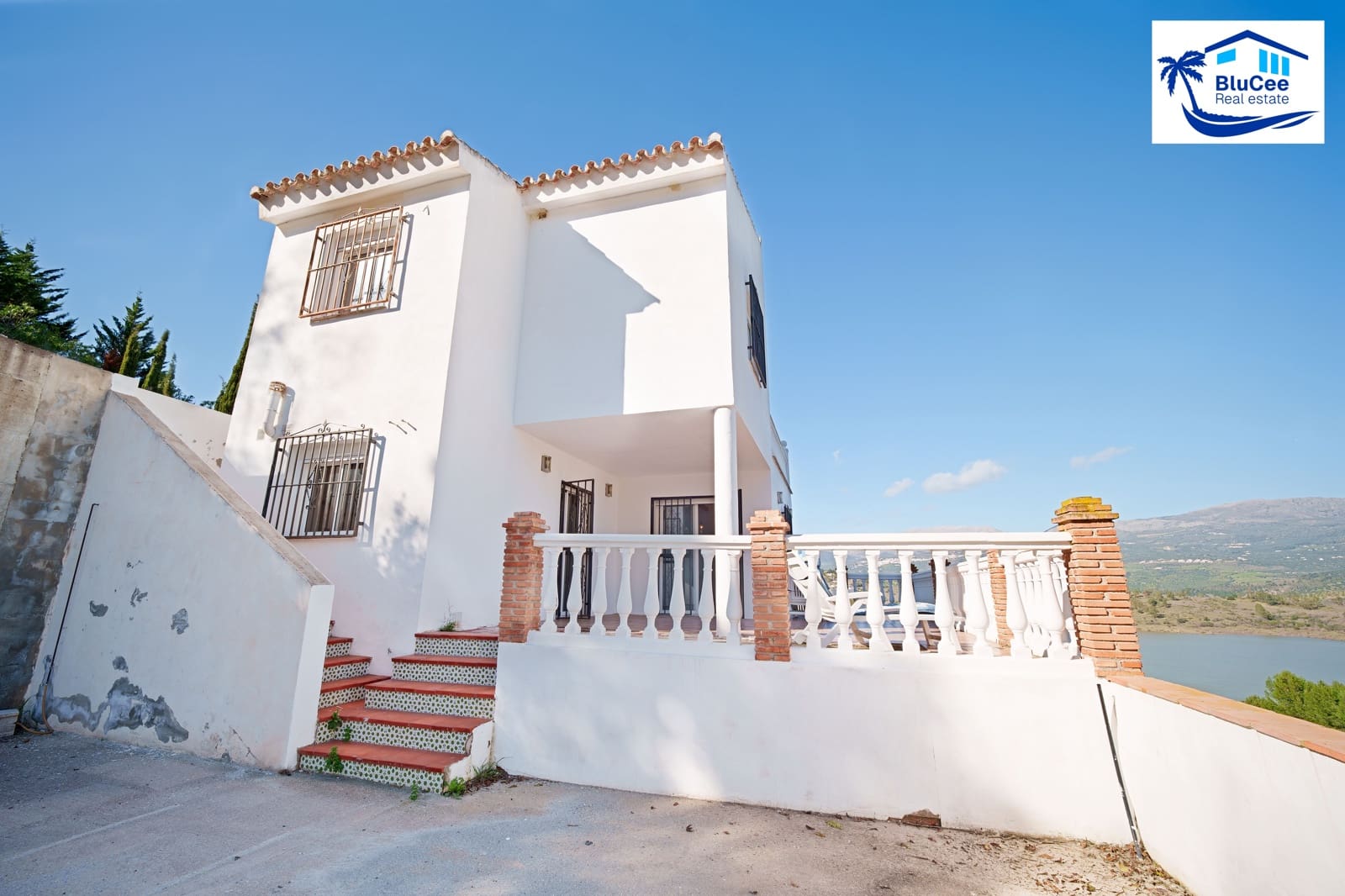 3 soveværelse Villa til salg i Vinuela med swimmingpool garage - € 339.950 (Ref: 9665126)