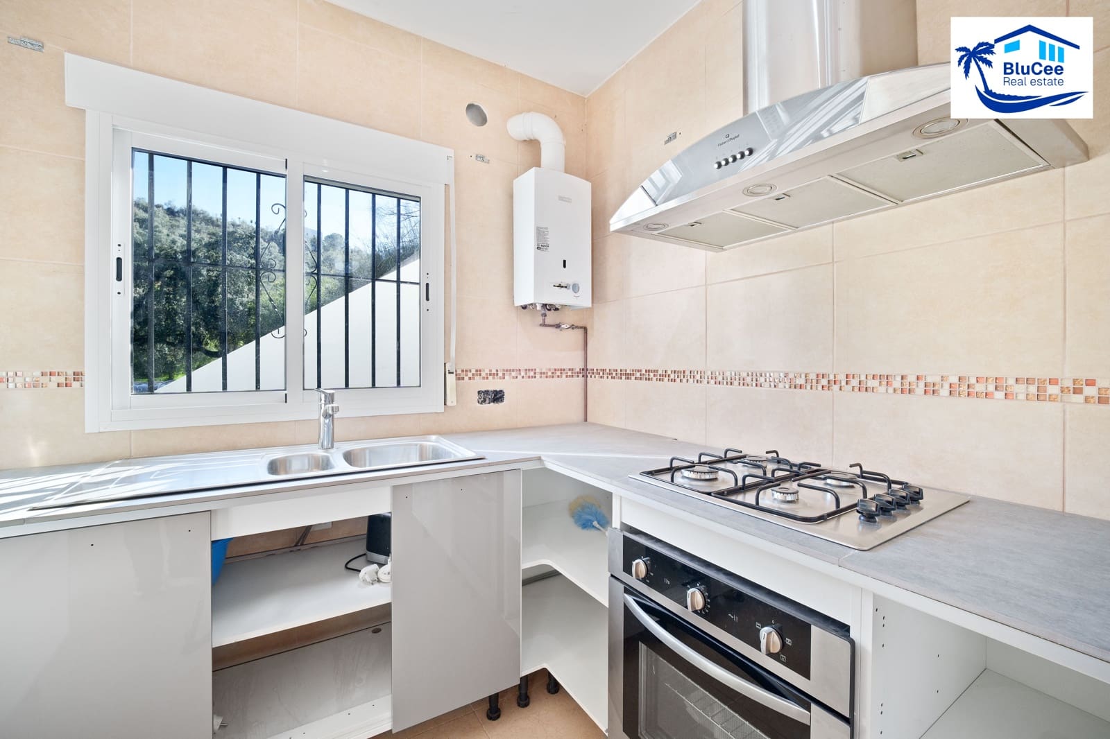 3 soveværelse Villa til salg i Vinuela med swimmingpool garage - € 339.950 (Ref: 9665126)