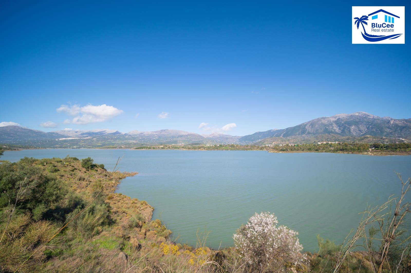 3 soveværelse Villa til salg i Vinuela med swimmingpool garage - € 339.950 (Ref: 9665126)