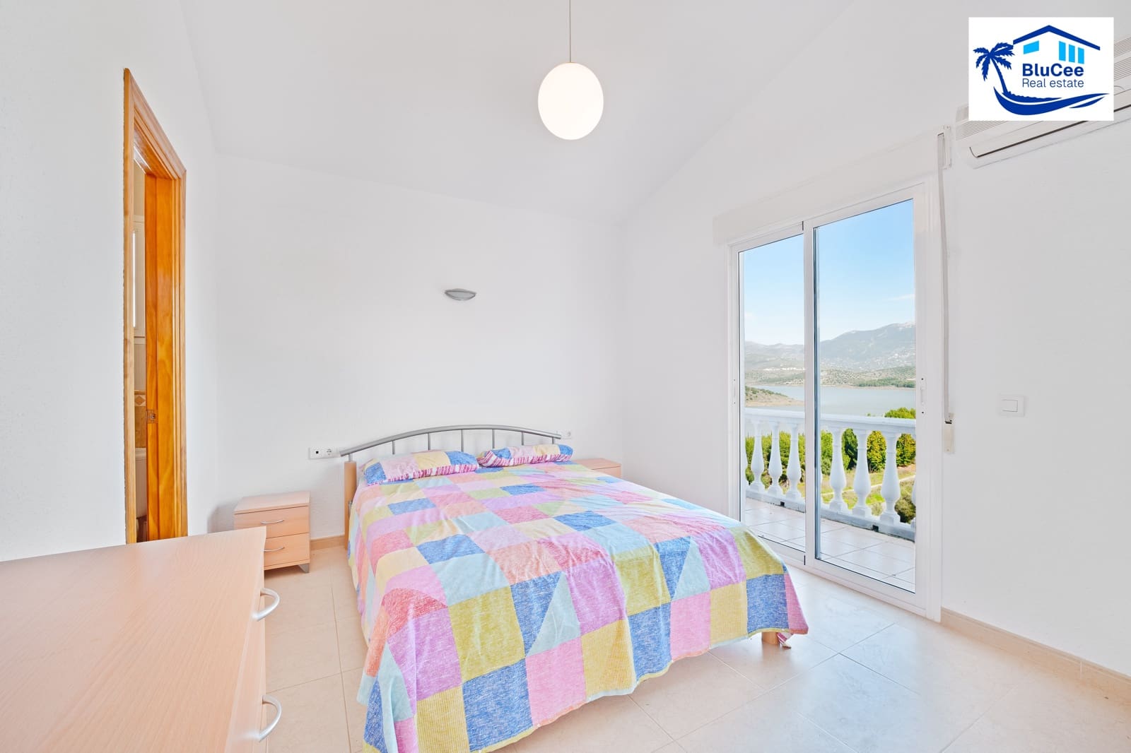 3 soveværelse Villa til salg i Vinuela med swimmingpool garage - € 339.950 (Ref: 9665126)