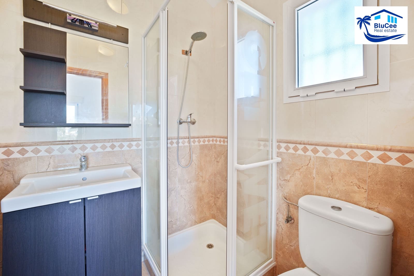 3 soveværelse Villa til salg i Vinuela med swimmingpool garage - € 339.950 (Ref: 9665126)