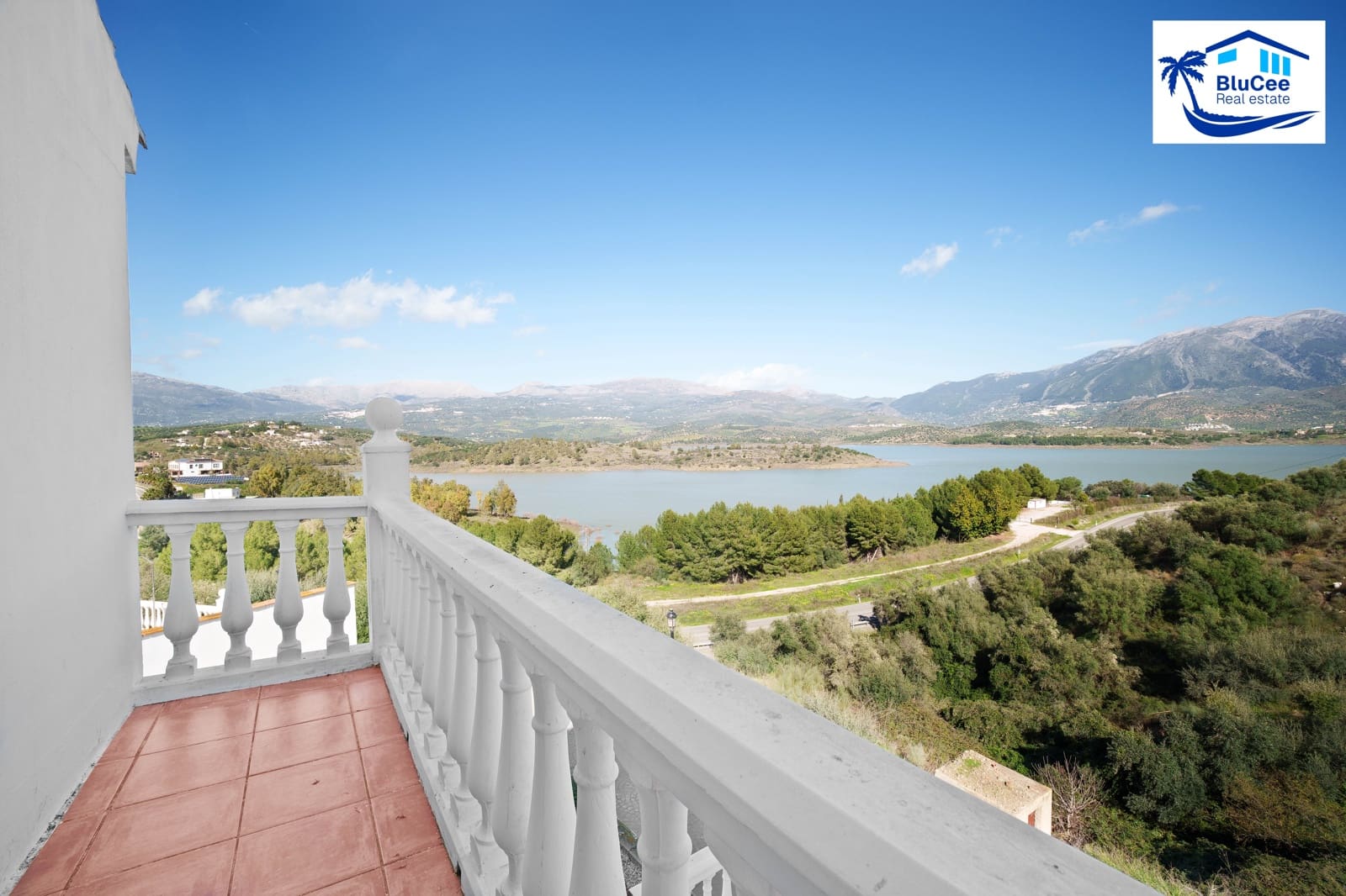 3 soveværelse Villa til salg i Vinuela med swimmingpool garage - € 339.950 (Ref: 9665126)