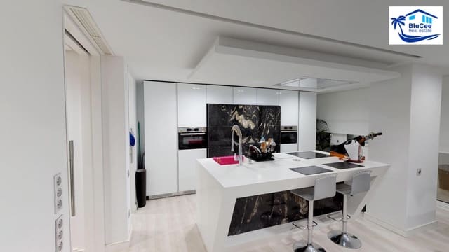 3 bedroom Townhouse for sale in Vélez-Málaga - € 449,000 (Ref: 9700083)