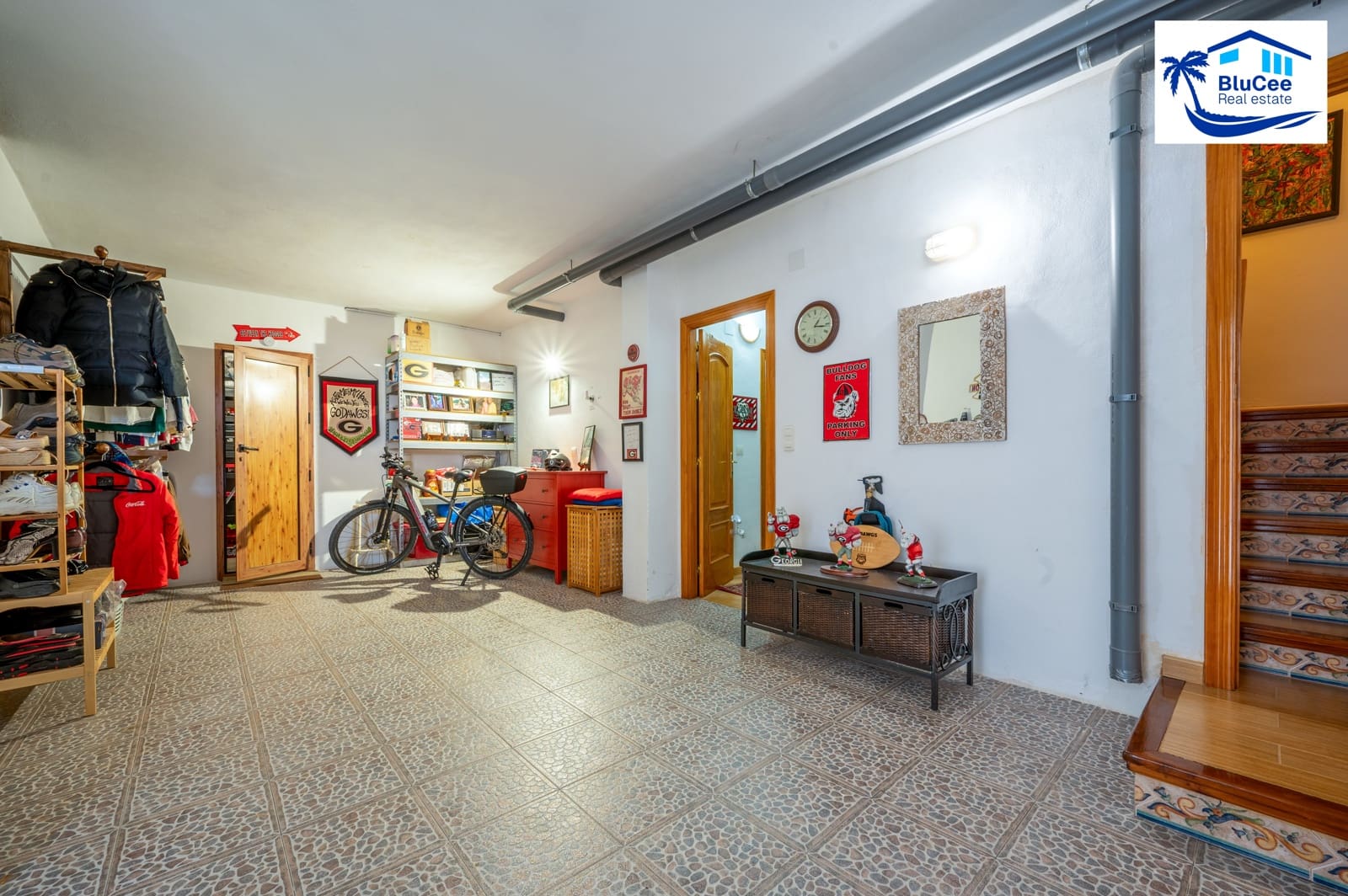 3 bedroom Villa for sale in Cotobro with pool garage - € 849,000 (Ref: 9733602)