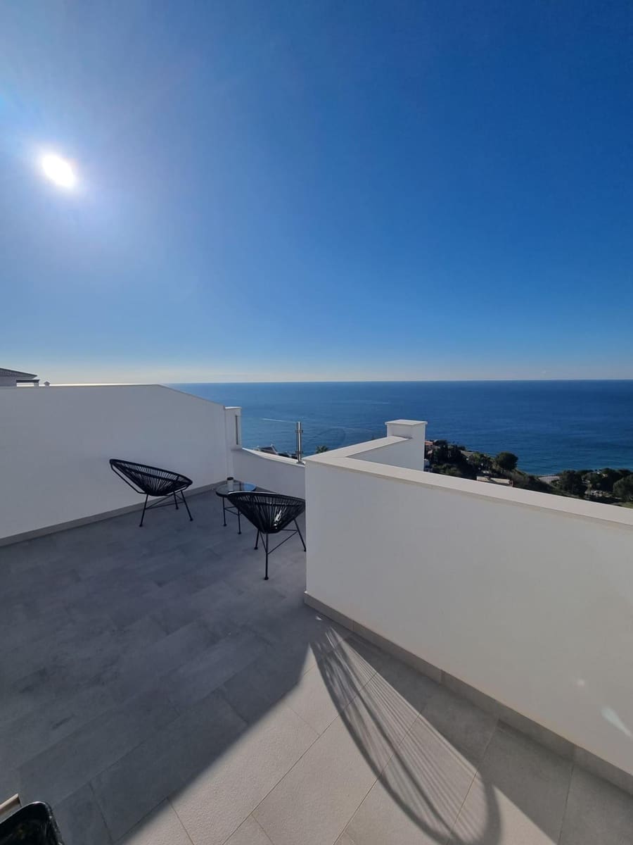 3 soverom Rekkehus til salgs i Nerja med svømmebasseng garasje - € 449 000 (Ref: 9832215)
