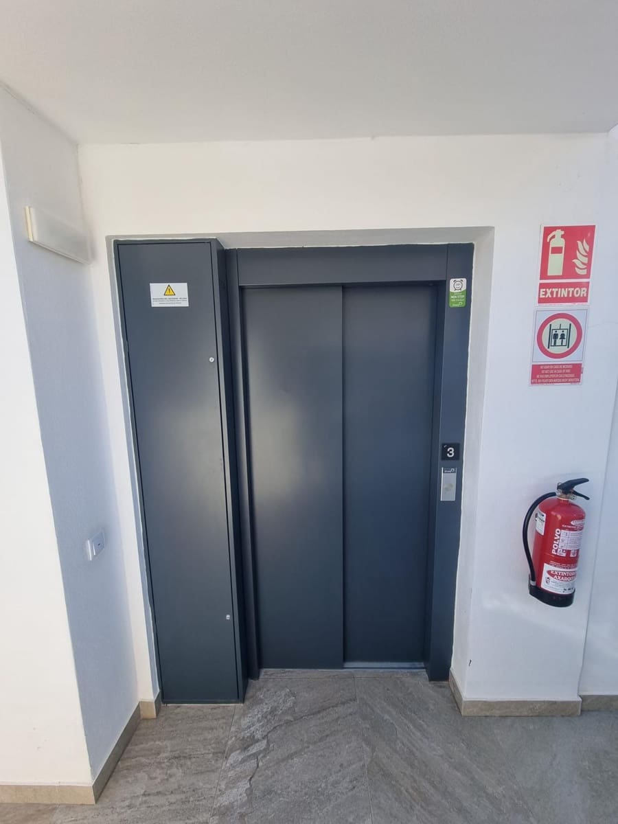 3 soverom Rekkehus til salgs i Nerja med svømmebasseng garasje - € 449 000 (Ref: 9832215)