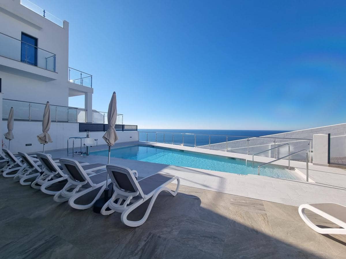 3 soverom Rekkehus til salgs i Nerja med svømmebasseng garasje - € 449 000 (Ref: 9832215)