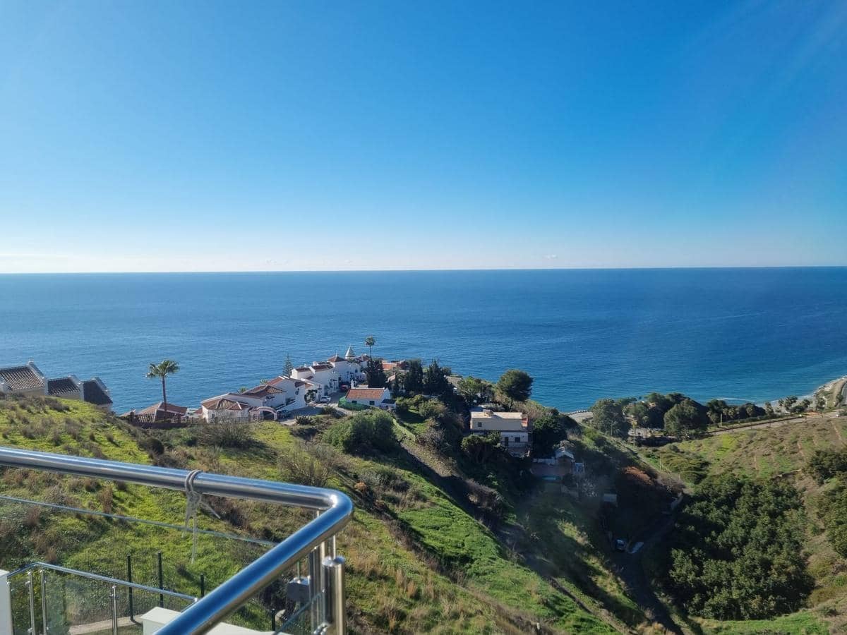 3 soverom Rekkehus til salgs i Nerja med svømmebasseng garasje - € 449 000 (Ref: 9832215)