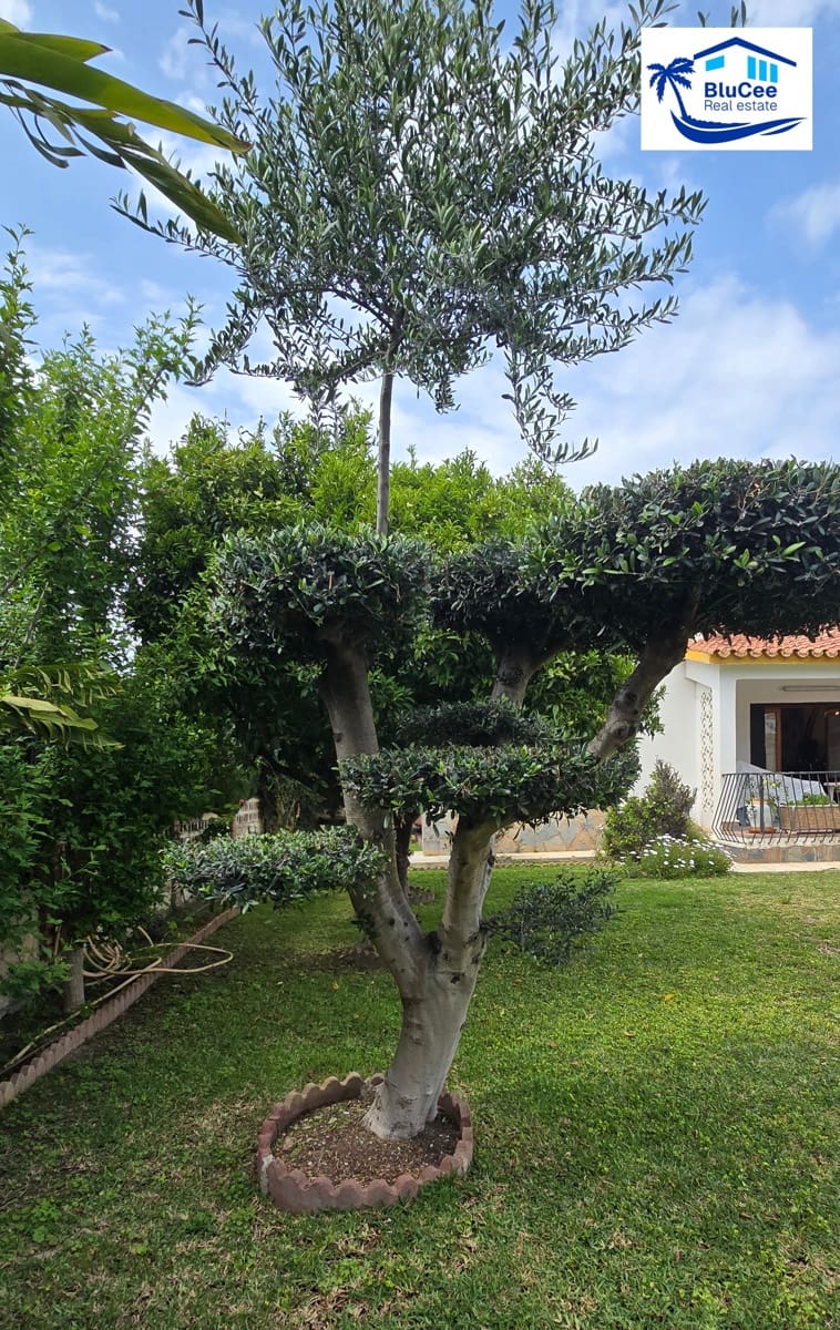 4 bedroom Villa for sale in Rincon de la Victoria with garage - € 840,000 (Ref: 9838618)