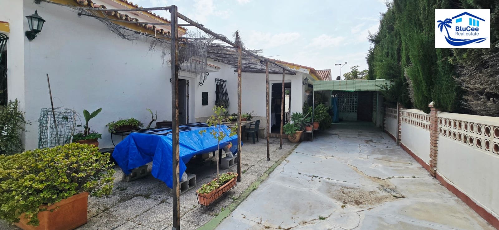 4 bedroom Villa for sale in Rincon de la Victoria with garage - € 840,000 (Ref: 9838618)