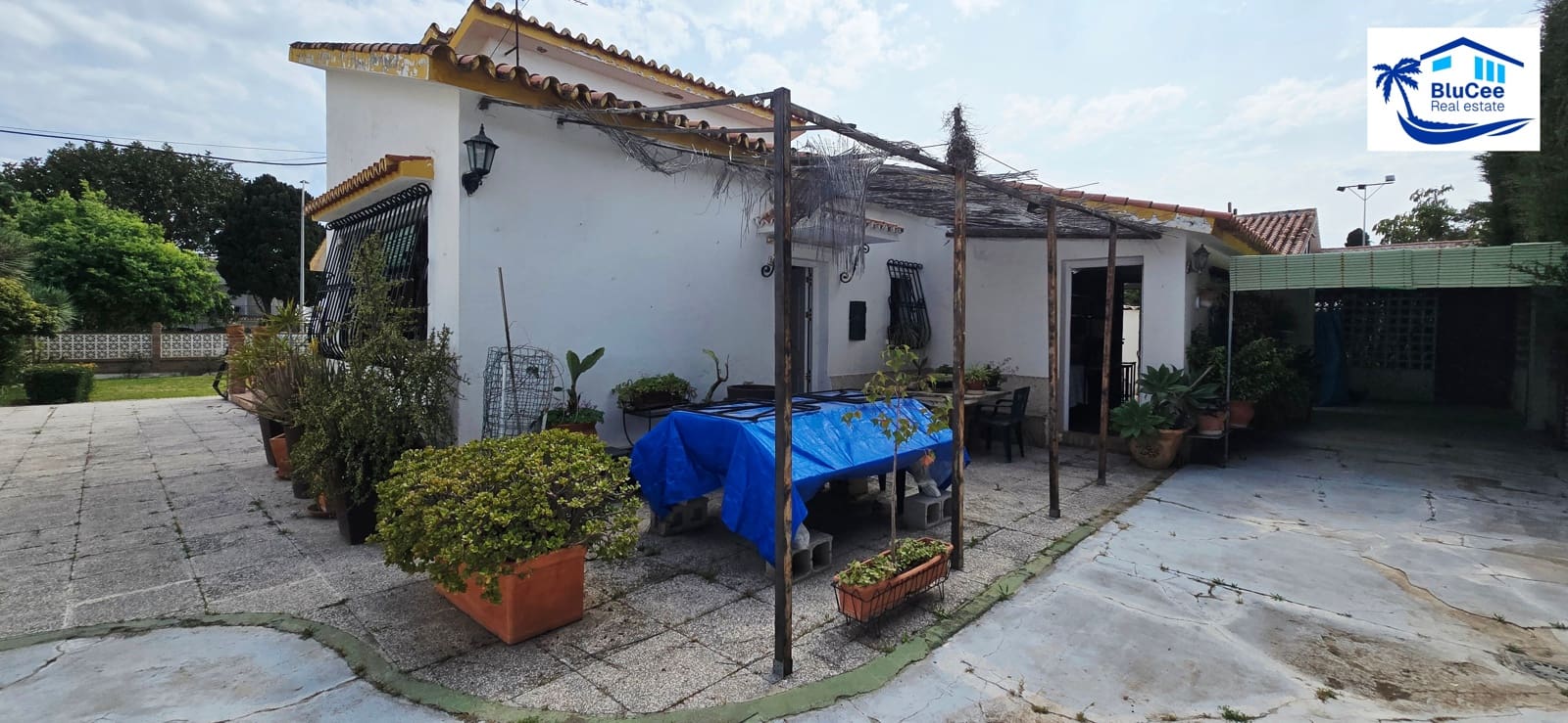 4 bedroom Villa for sale in Rincon de la Victoria with garage - € 840,000 (Ref: 9838618)