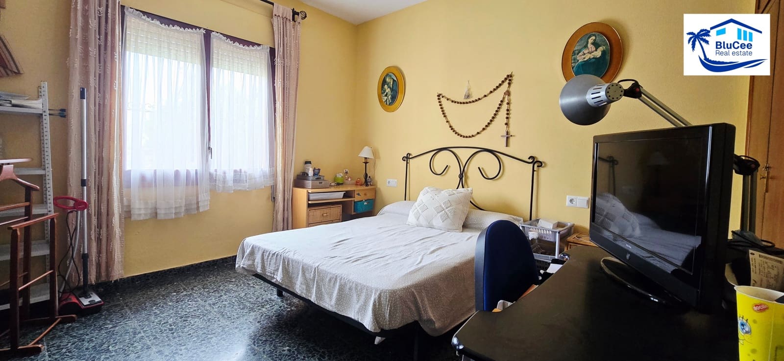 4 bedroom Villa for sale in Rincon de la Victoria with garage - € 840,000 (Ref: 9838618)