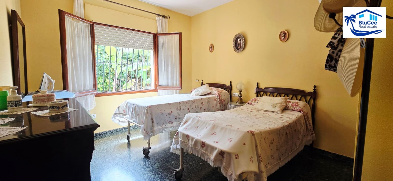 4 bedroom Villa for sale in Rincon de la Victoria with garage - € 840,000 (Ref: 9838618)