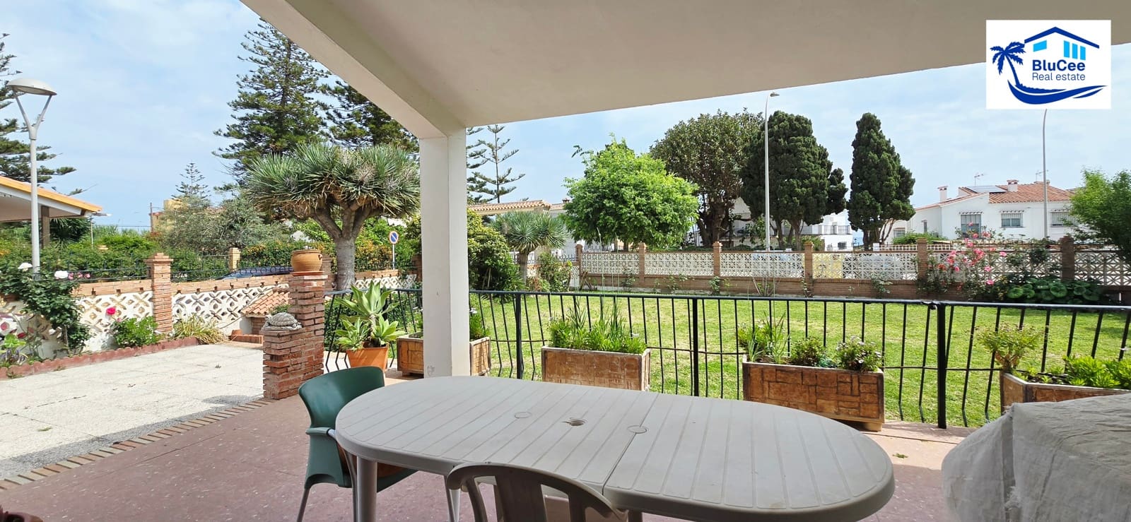 4 bedroom Villa for sale in Rincon de la Victoria with garage - € 840,000 (Ref: 9838618)