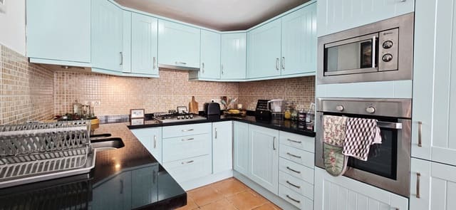 3 makuuhuone Omakotitalo myytävänä paikassa Torrox - 245 000 € (Ref: 9839809)