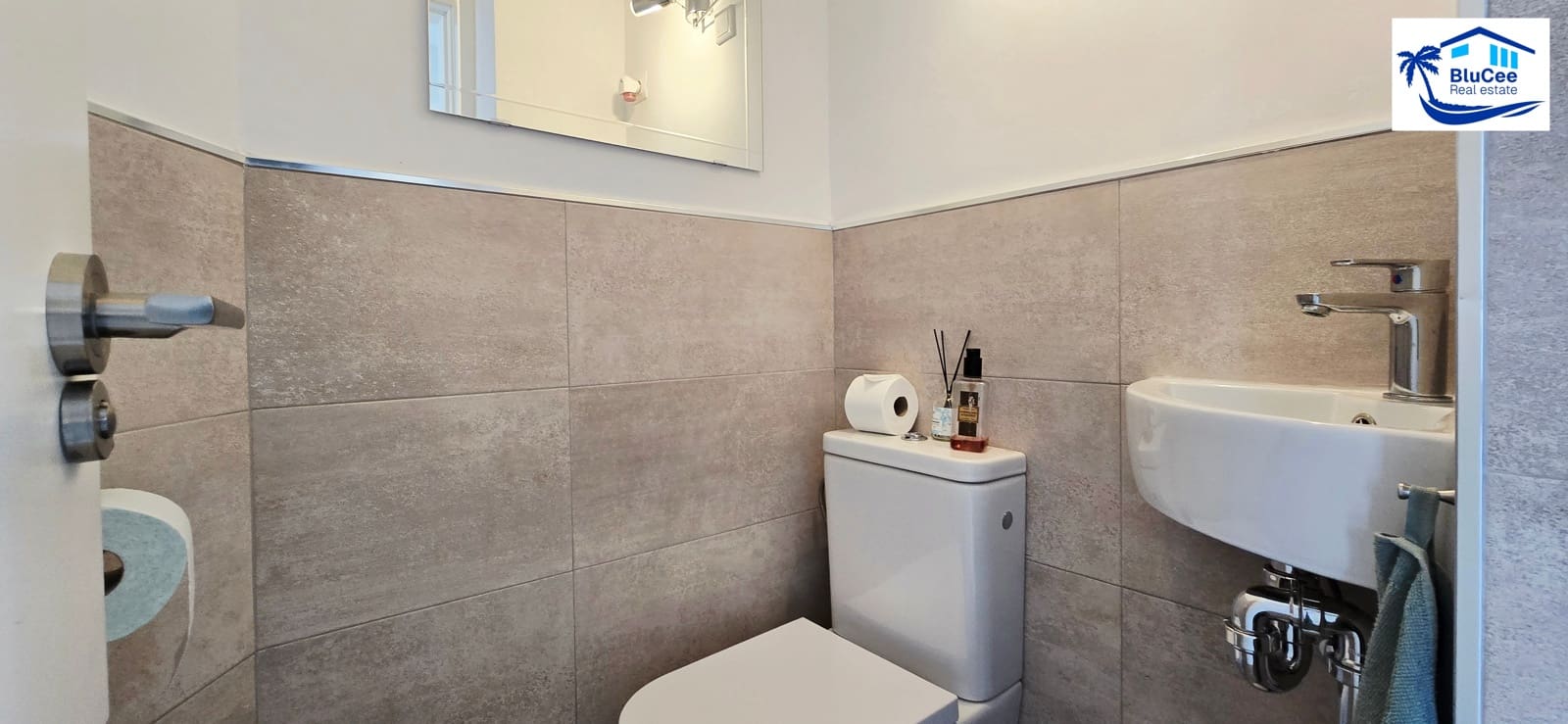 3 soverom Rekkehus til salgs i Caleta de Velez med svømmebasseng garasje - € 420 000 (Ref: 9855965)