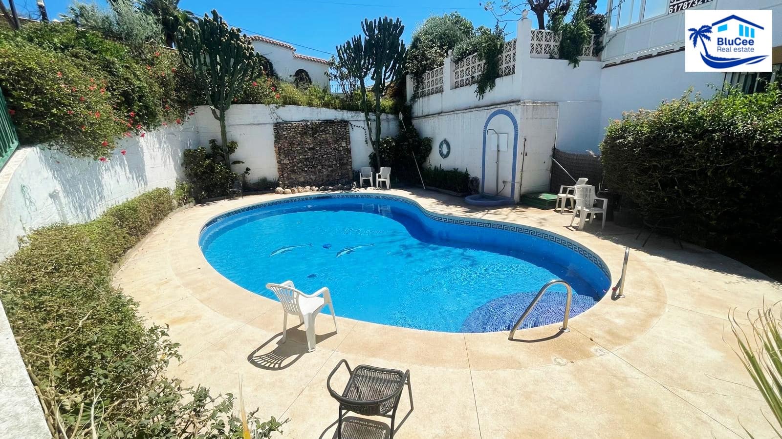 3 soverom Rekkehus til salgs i Caleta de Velez med svømmebasseng garasje - € 420 000 (Ref: 9855965)