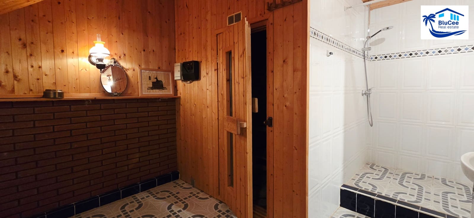 3 soverom Rekkehus til salgs i Caleta de Velez med svømmebasseng garasje - € 420 000 (Ref: 9855965)