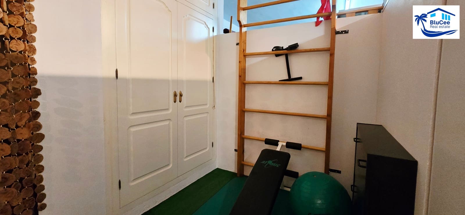 3 soverom Rekkehus til salgs i Caleta de Velez med svømmebasseng garasje - € 420 000 (Ref: 9855965)