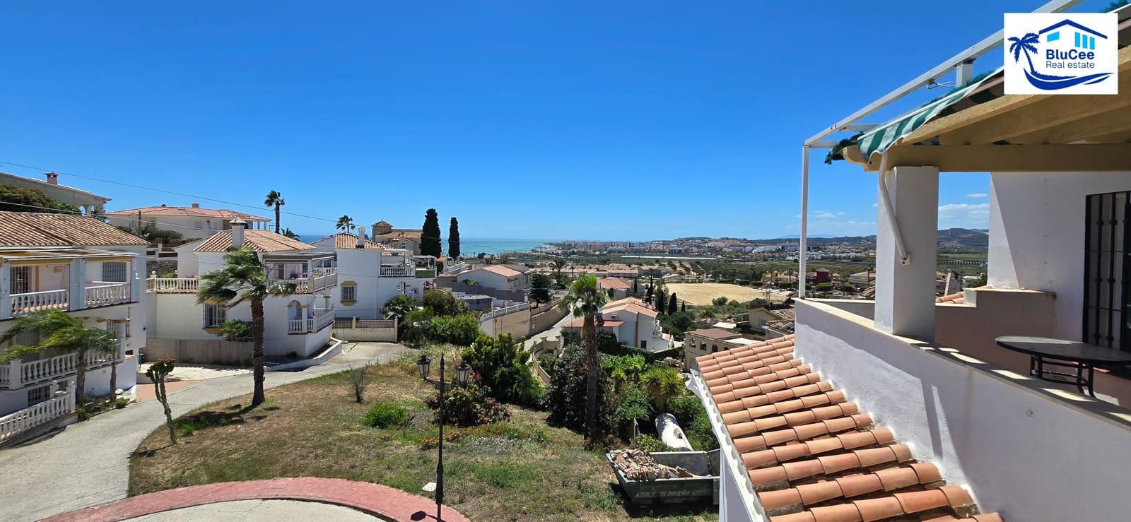 3 soverom Rekkehus til salgs i Caleta de Velez med svømmebasseng garasje - € 420 000 (Ref: 9855965)