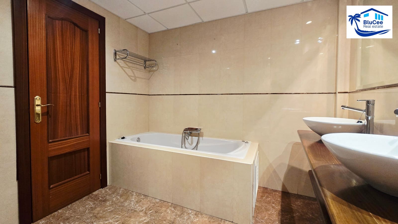 2 bedroom Apartment for sale in Rincon de la Victoria with pool garage - € 365,000 (Ref: 9867914)