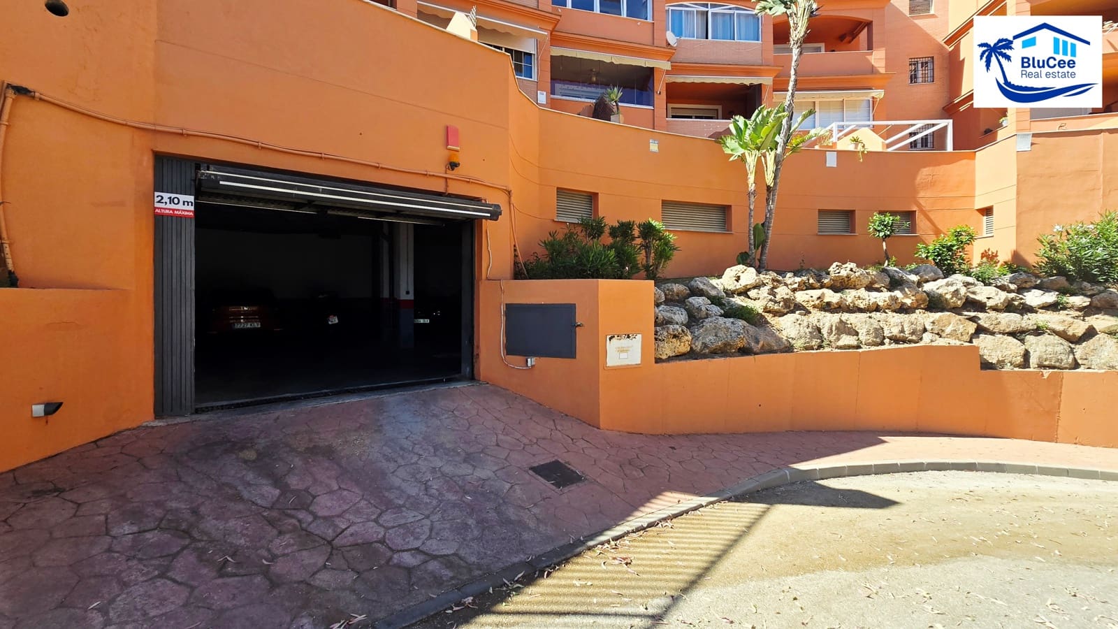 2 bedroom Apartment for sale in Rincon de la Victoria with pool garage - € 365,000 (Ref: 9867914)
