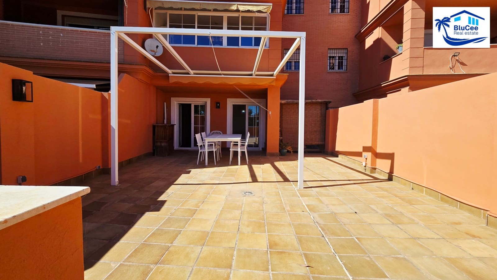 2 bedroom Apartment for sale in Rincon de la Victoria with pool garage - € 365,000 (Ref: 9867914)
